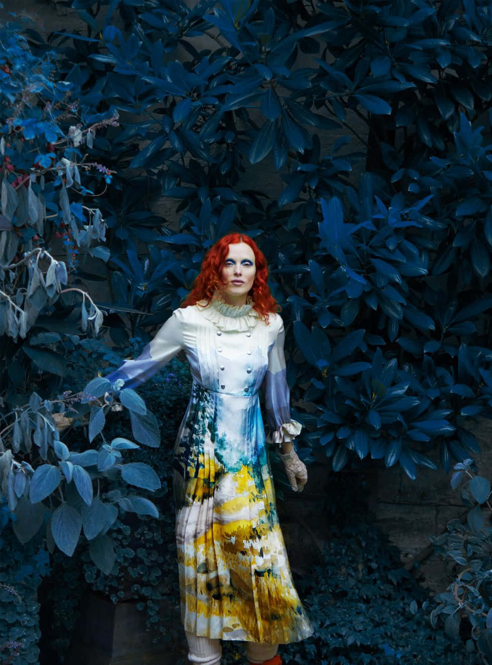 Karen Elson Menawan Dalam Gaun Merah Wallpaper