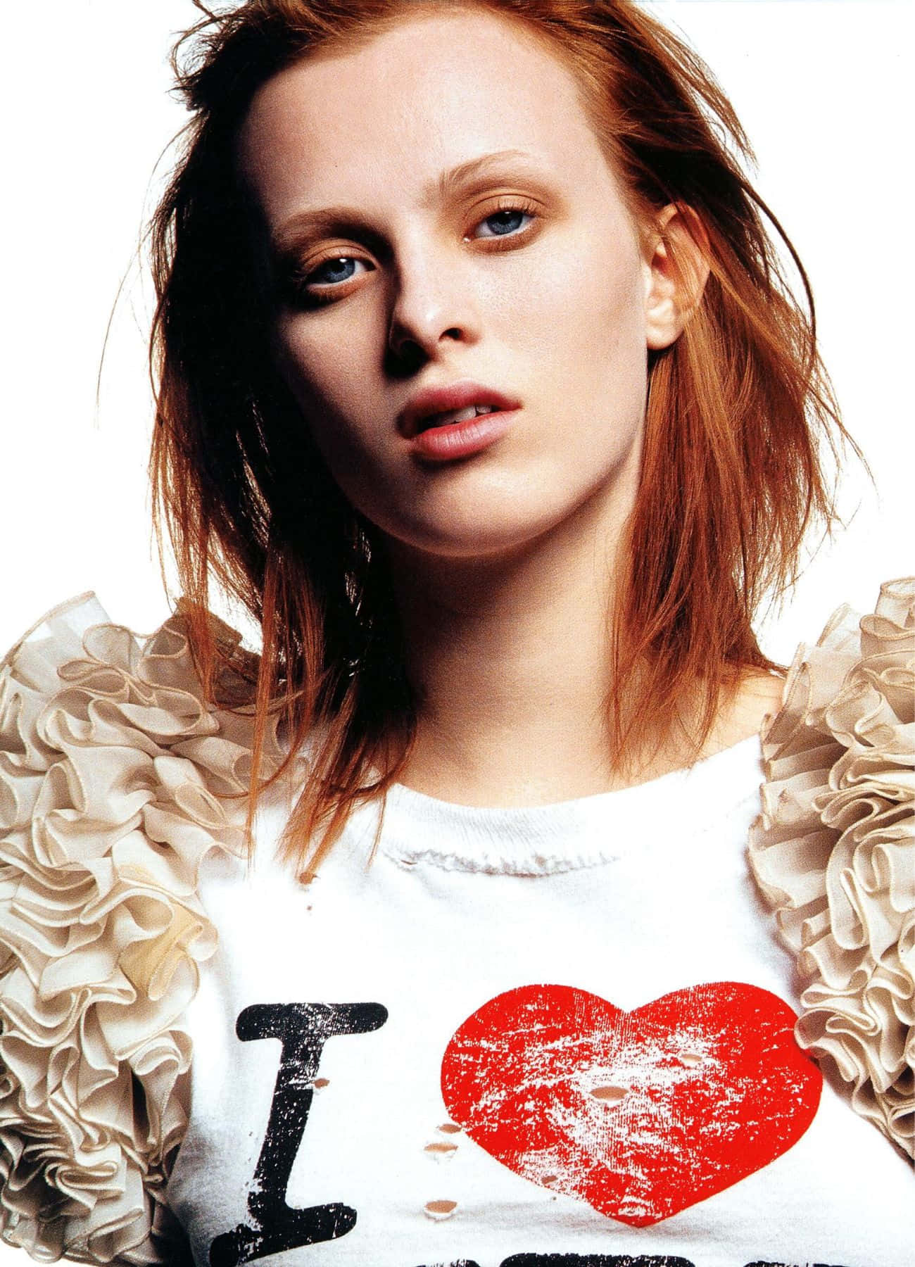 Karen Elson's Mesmerizing Beauty Shines In Studio Photoshoot Wallpaper