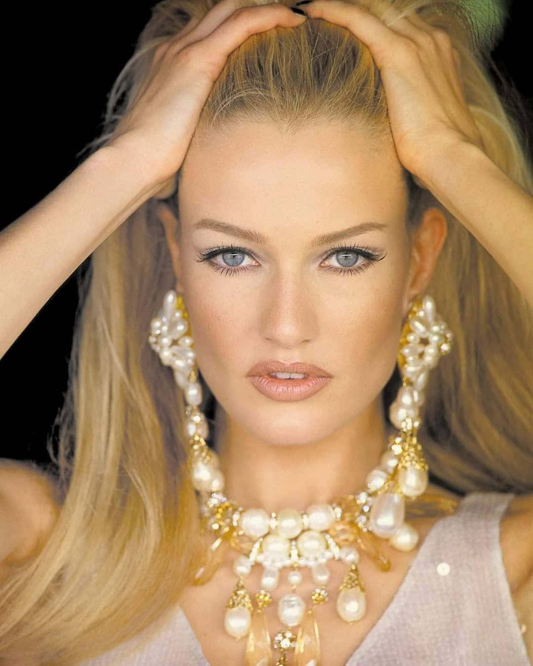 Download Karen Mulder In Her Prime - A Classic Beauty Of The ...
