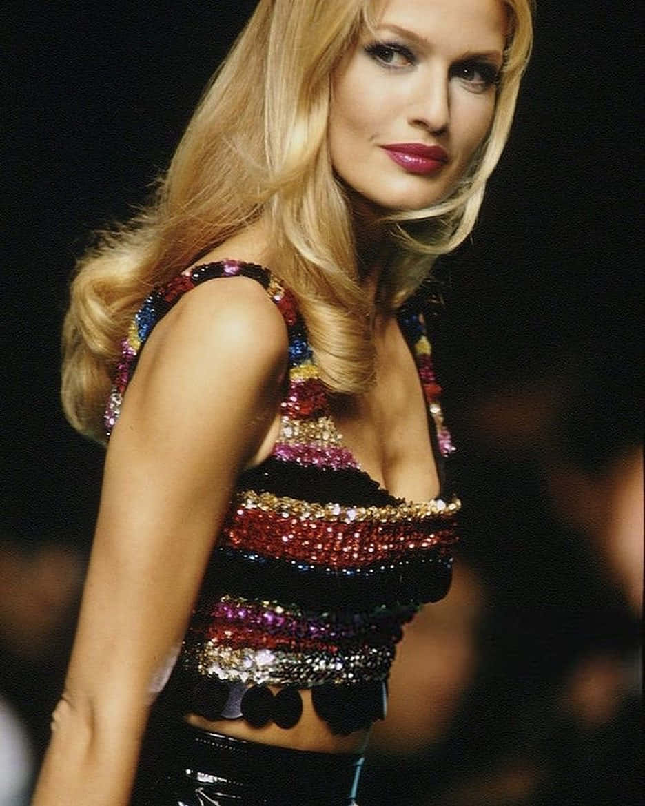 Karen Mulder, The Evergreen Fashion Icon Wallpaper