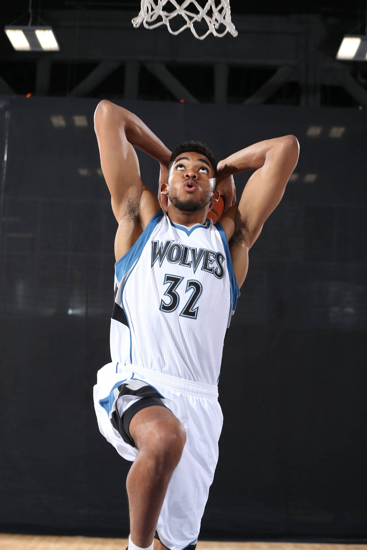 Karl-anthony Towns Looking To Ring Wallpaper