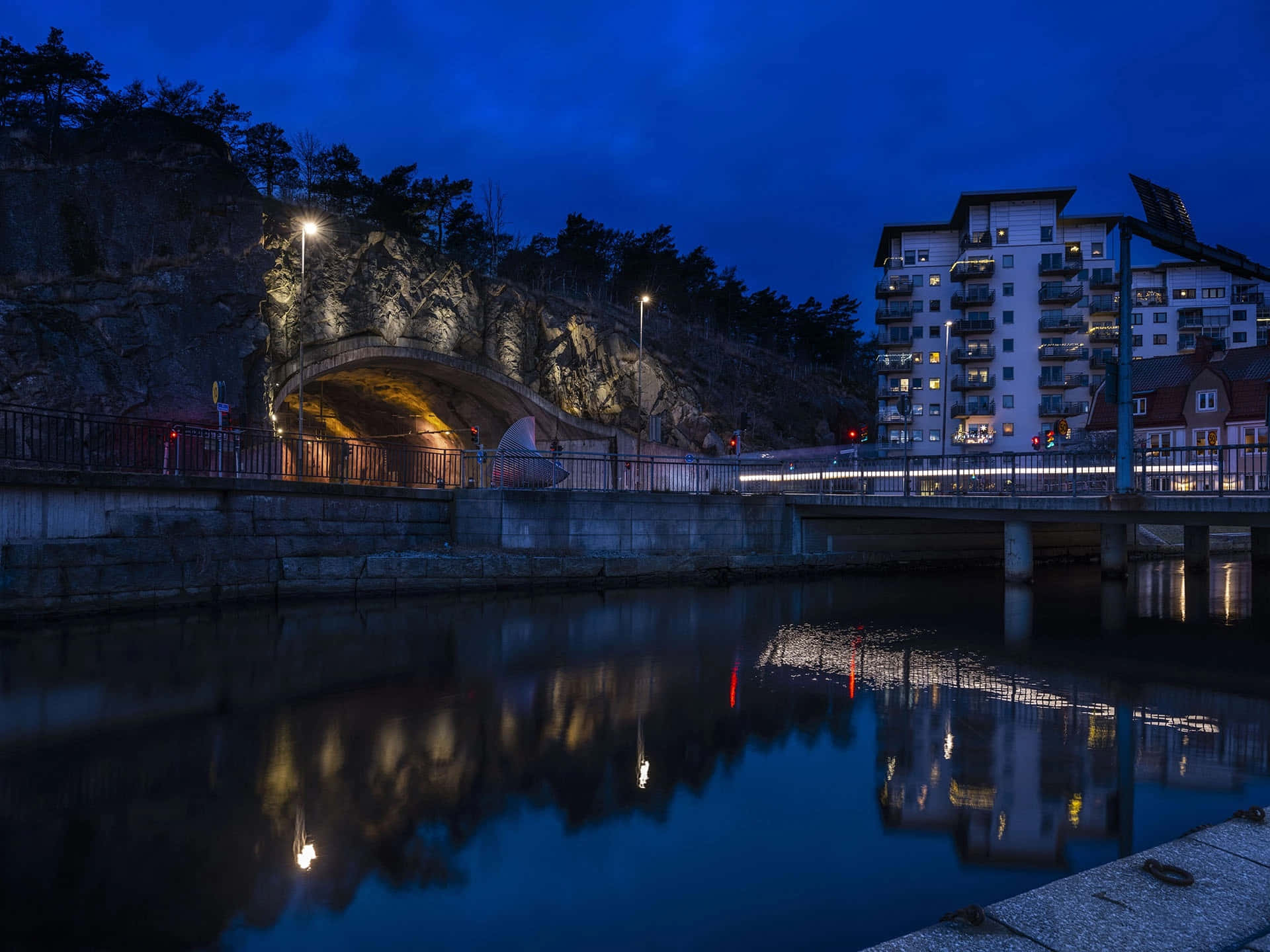 Refleksi Malam Di Terowongan Karlshamn Wallpaper