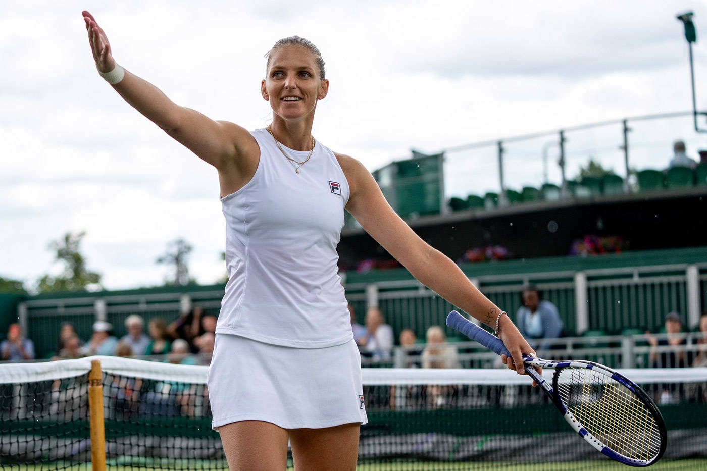 Karolinapliskova Saludando A Sus Fans. Fondo de pantalla