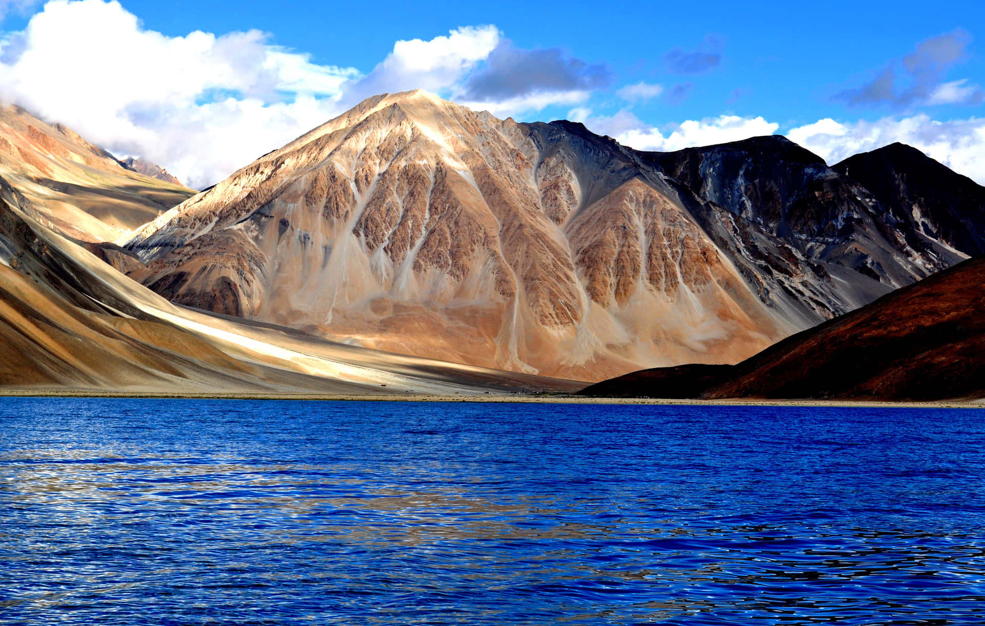 Vue Du Lac De Montagne Du Cachemire.jpg Fond d'écran