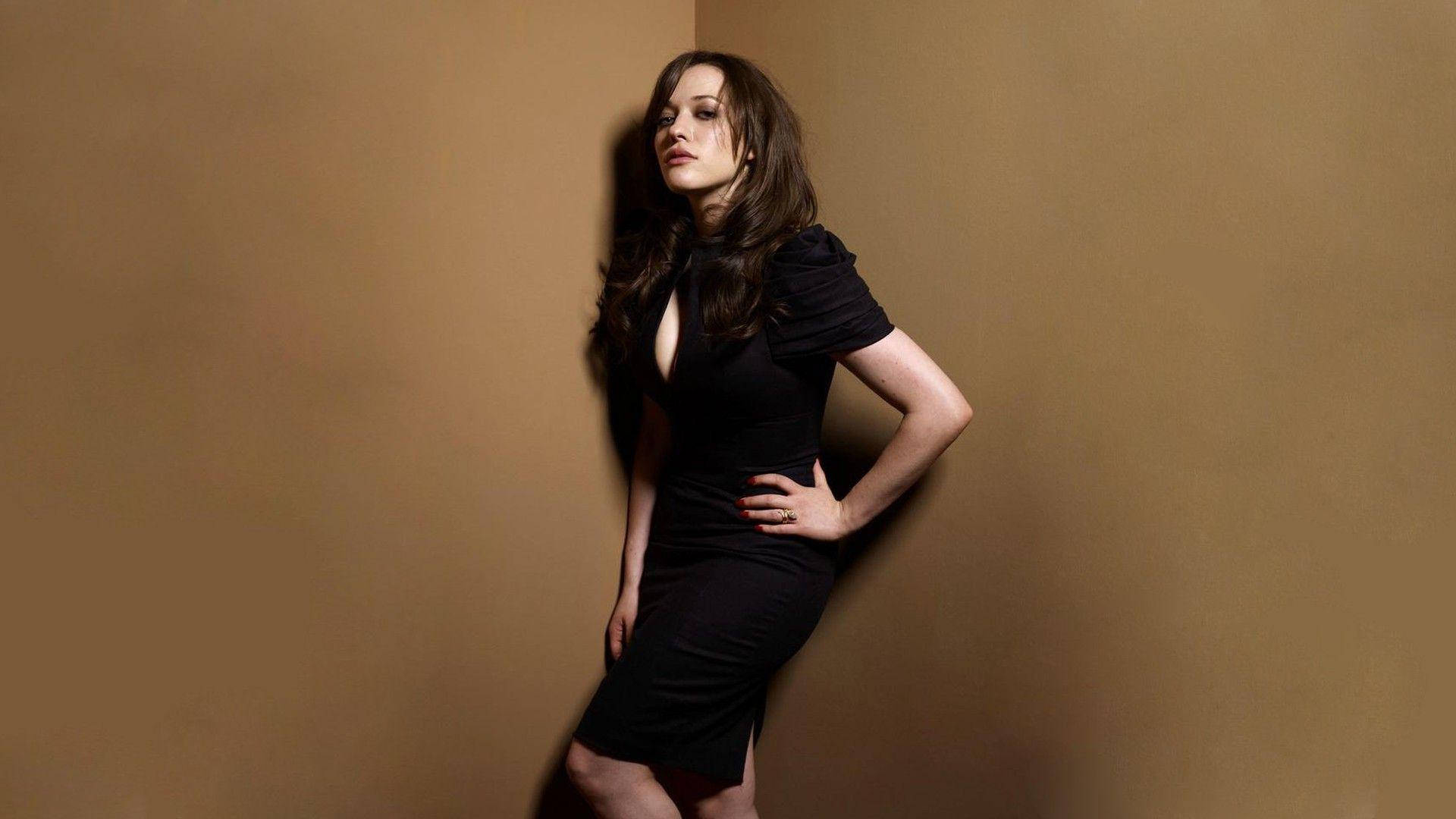 Baixe Papéis de Parede do Fotosdo Ensaio Fotográfico De Kat Dennings No  Toronto International Film Festival De 2010. | Wallpapers.com