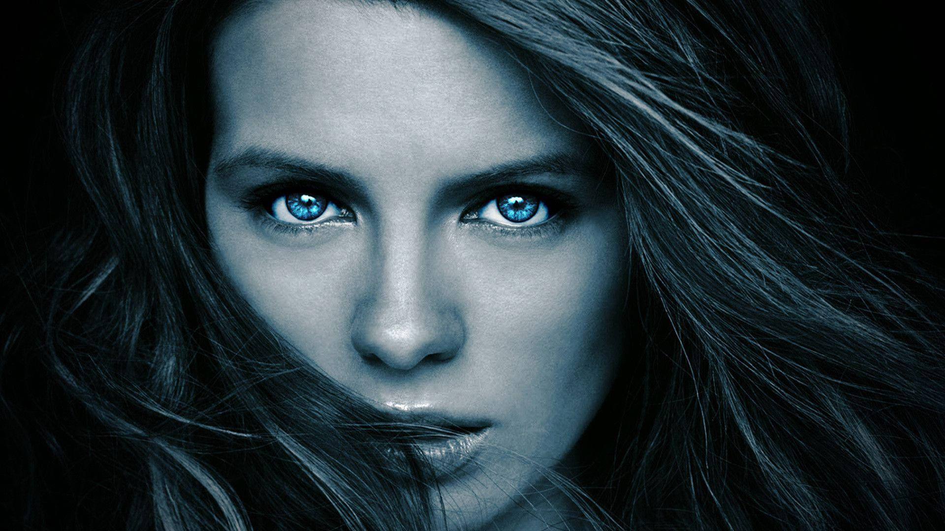 Kate Beckinsale Stunning Blue Eyes