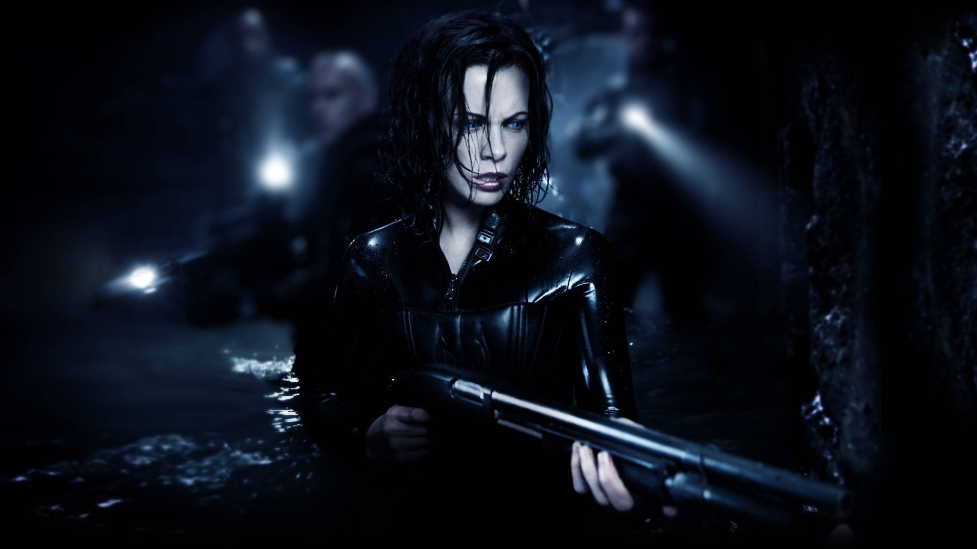 Actress Kate Beckinsale as the unrelenting vampire Selene in fantasy action film “Underworld”. Wallpaper