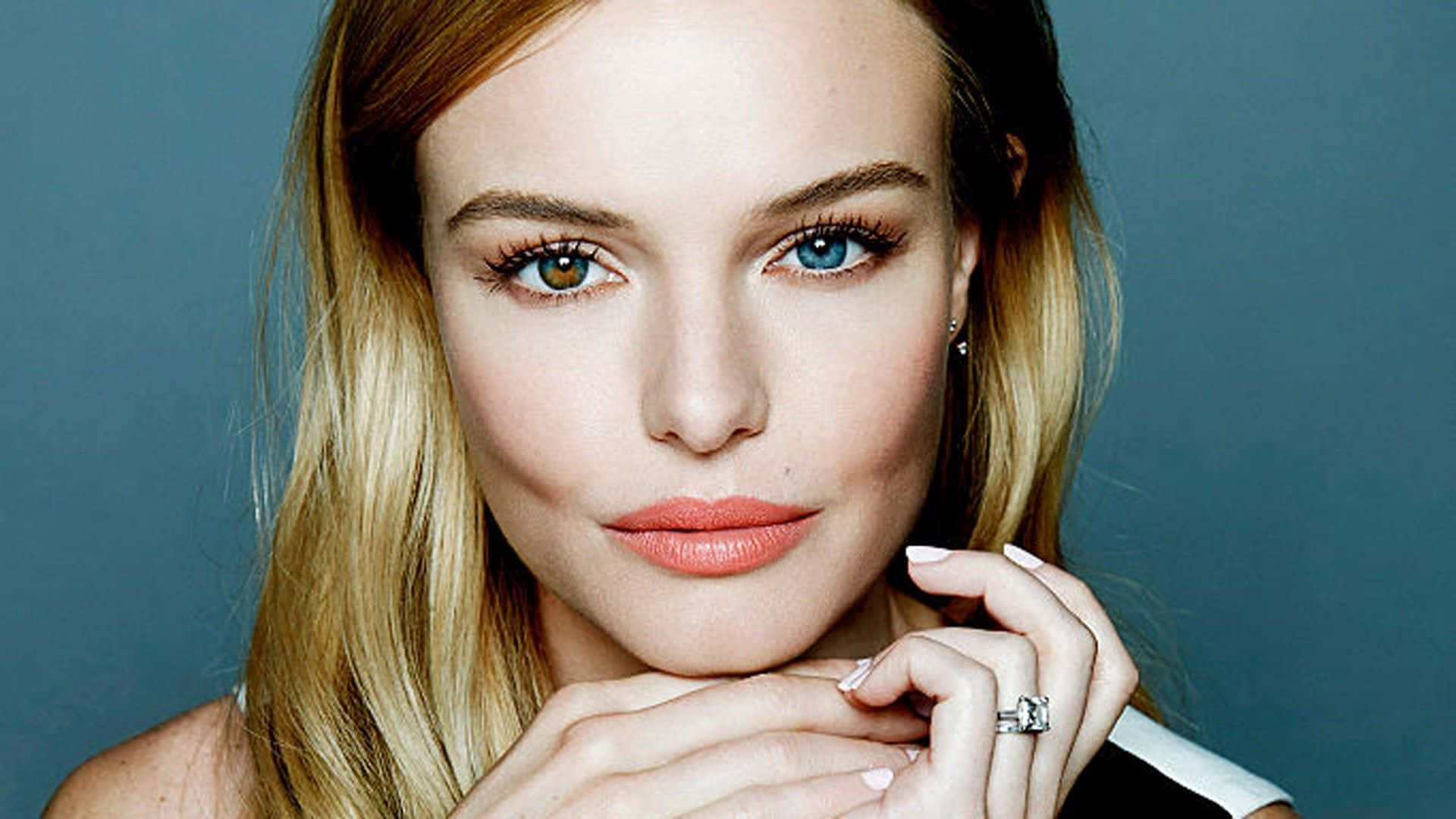 Elegant Kate Bosworth in a Stylish Dress Wallpaper