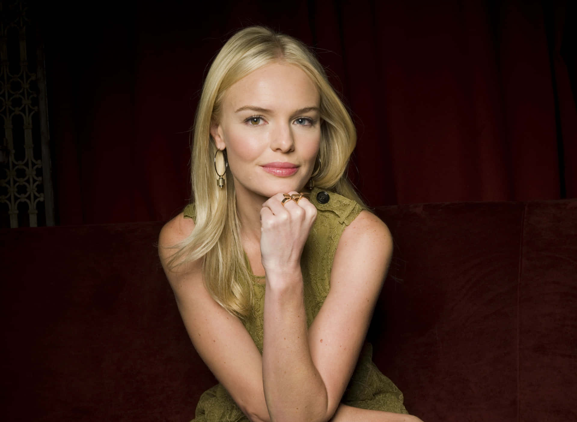 Kate Bosworth Smiling Elegantly in a Striking Photo Wallpaper