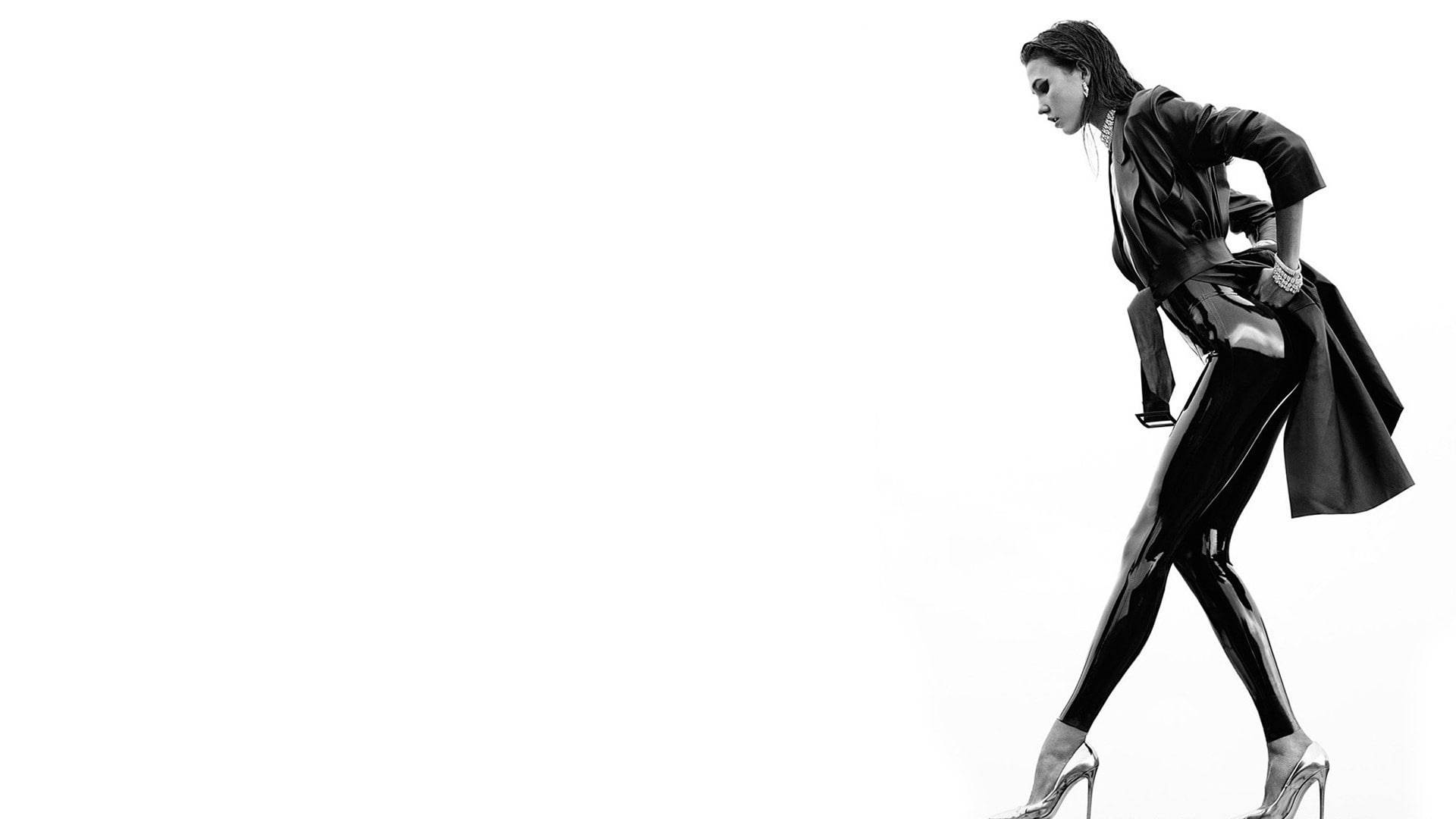 Kate Moss Artistic Female Model Full Body Wallpaper