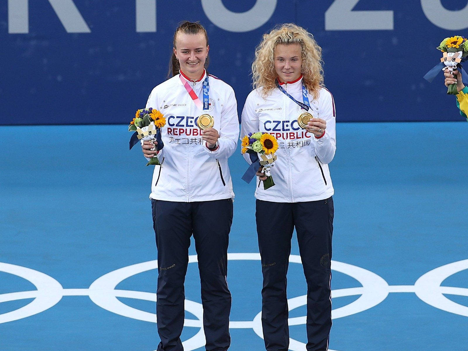 Medallasde Katerina Siniaková Y Barbora Krejčíková Fondo de pantalla