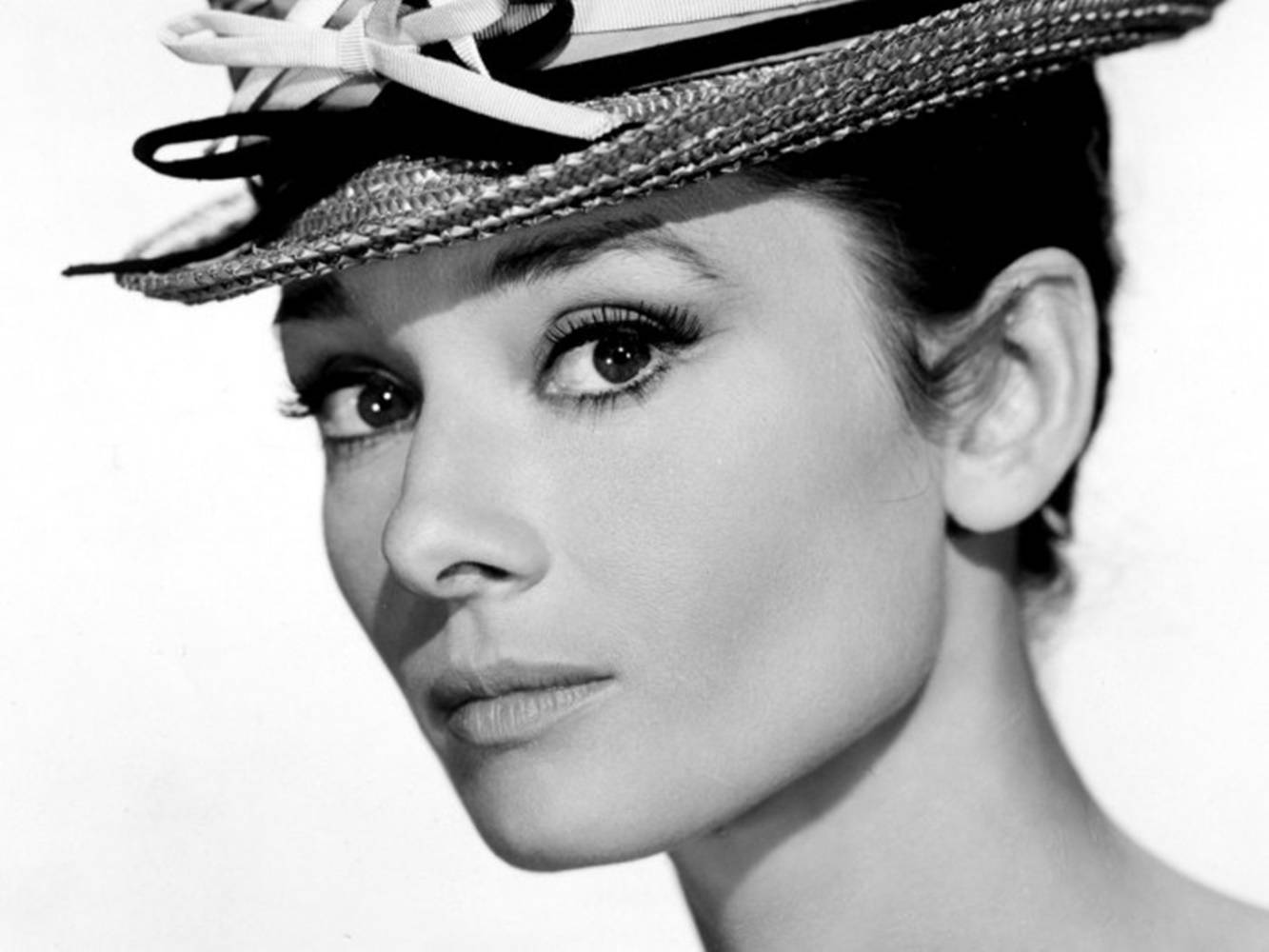 Katharine Hepburn Barbie-Like Face Wallpaper