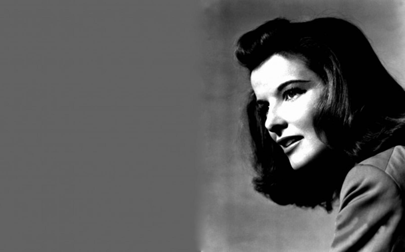 Katharine Hepburn Side-View Angle Grafik Tapet: Se Hollywood-legenden Katharine Hepburn fra et moderne, sidelægningsperspektiv. Wallpaper