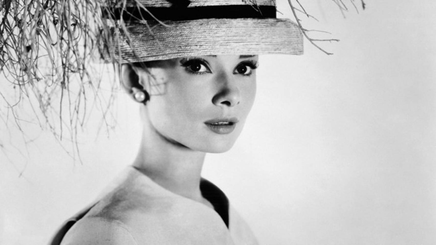 Sombreroelegante De Katharine Hepburn. Fondo de pantalla