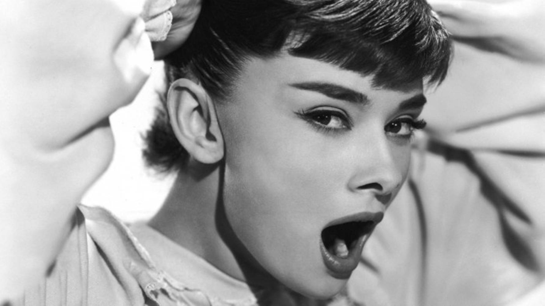 Posede Bocejo De Katharine Hepburn. Papel de Parede