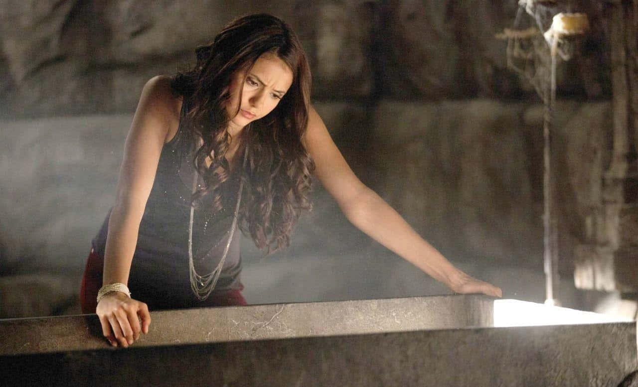 Katherine Pierce: The Vampire Diariesin Arvoituksellinen Femme Fatale Taustakuva