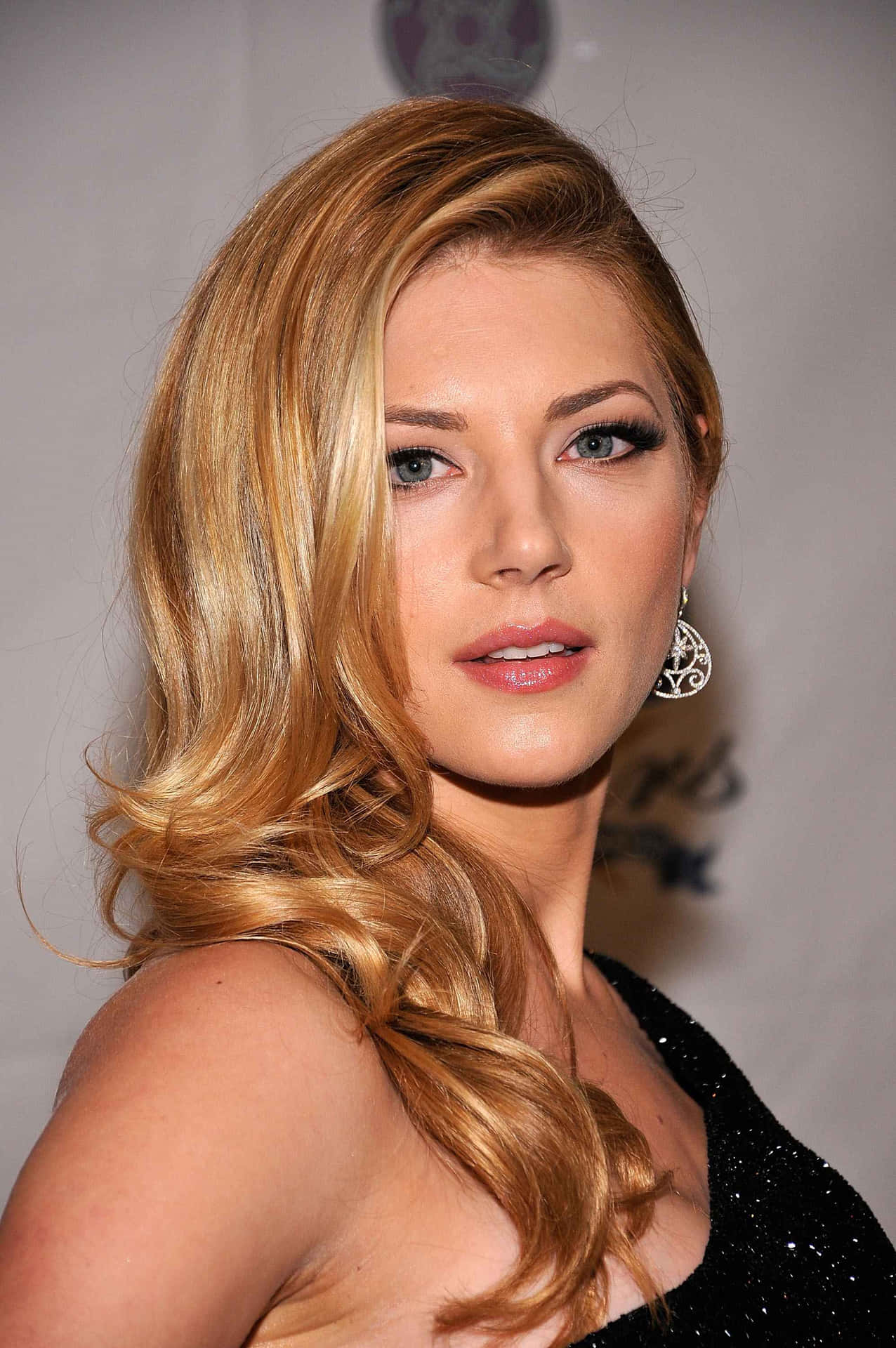 Portrait Élégant De Katheryn Winnick Fond d'écran