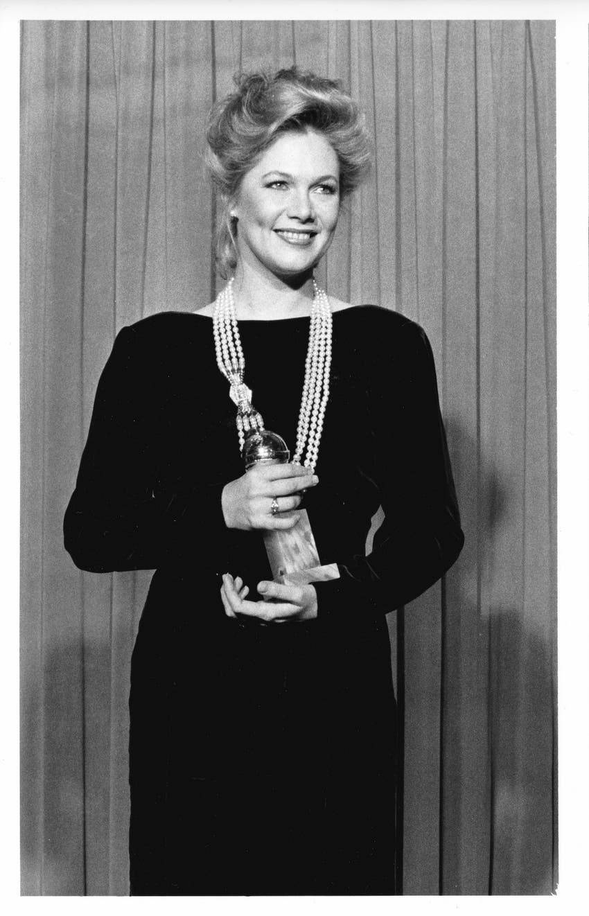 Kathleen Turner Golden Globes Wallpaper