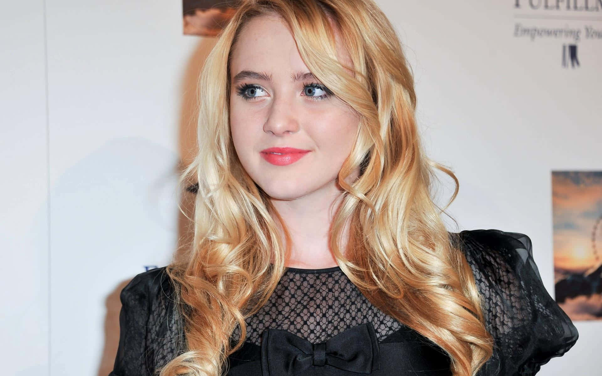 Kathryn Newton Event Deltakelse Bakgrunnsbildet