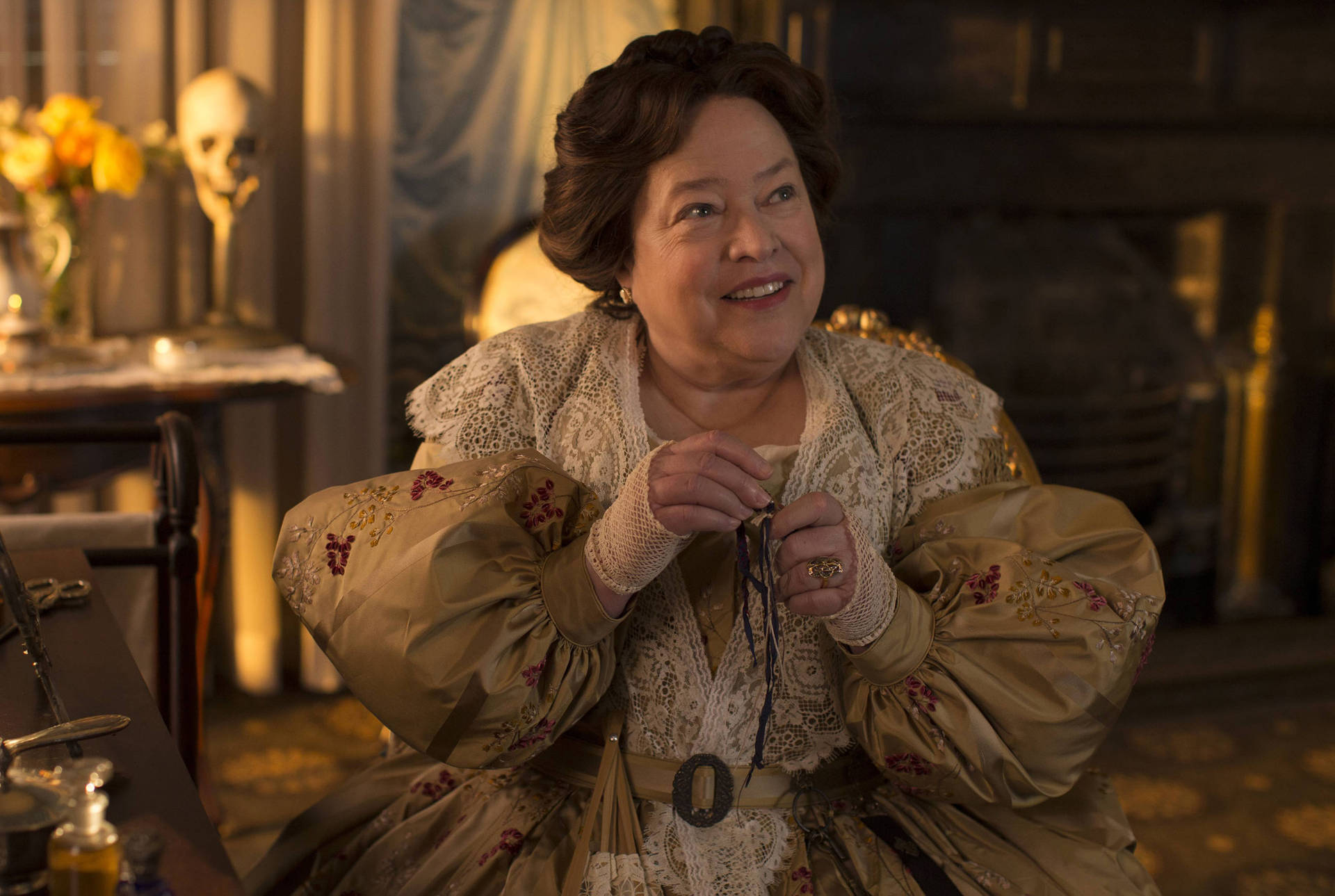 Kathy Bates As Delphine LaLaurie Wallpaper