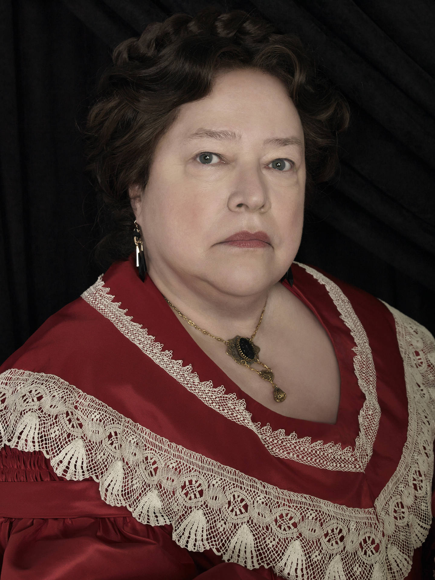 Kathy Bates In Her Royalty Role Wallpaper