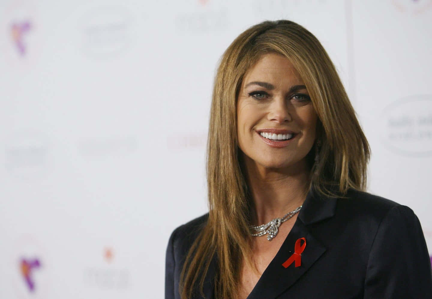 Kathy Ireland Souriante À Un Événement Fond d'écran