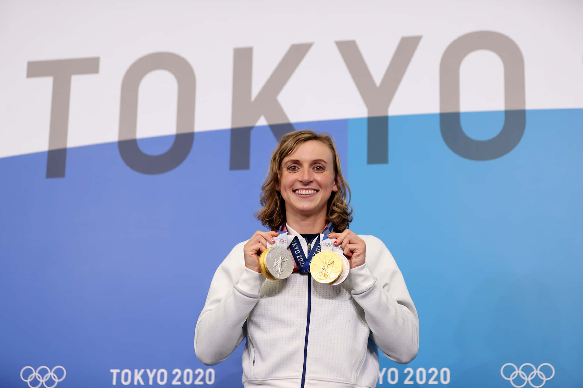 Katie Ledecky Tokyo2020 Olympic Medals Wallpaper