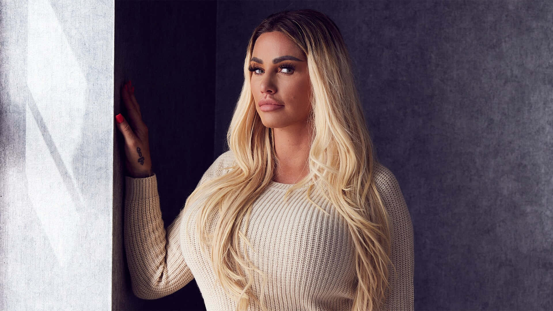 Katie Price, Elegance And Beauty Personified Wallpaper