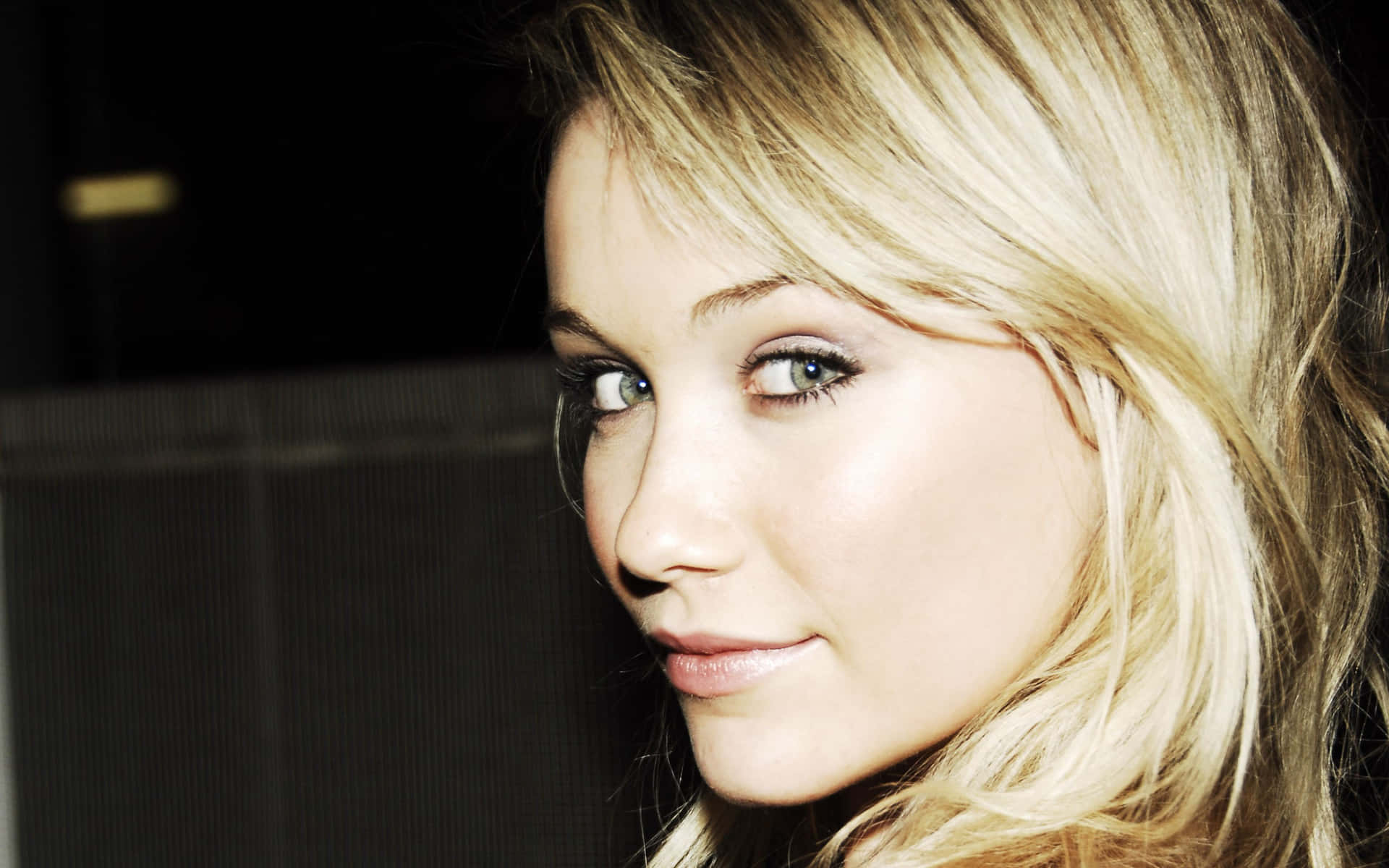 Katrina Bowden looking stunning in a glamorous outfit Wallpaper