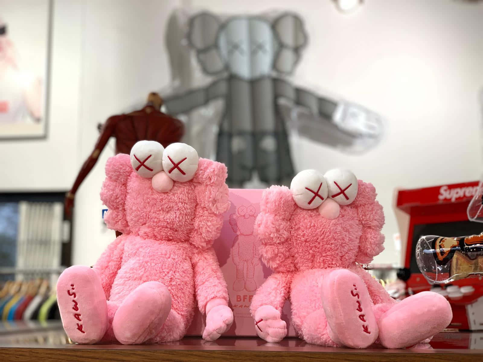 Audazy Vibrante Obra De Arte Kaws Bff En Rosa Fondo de pantalla