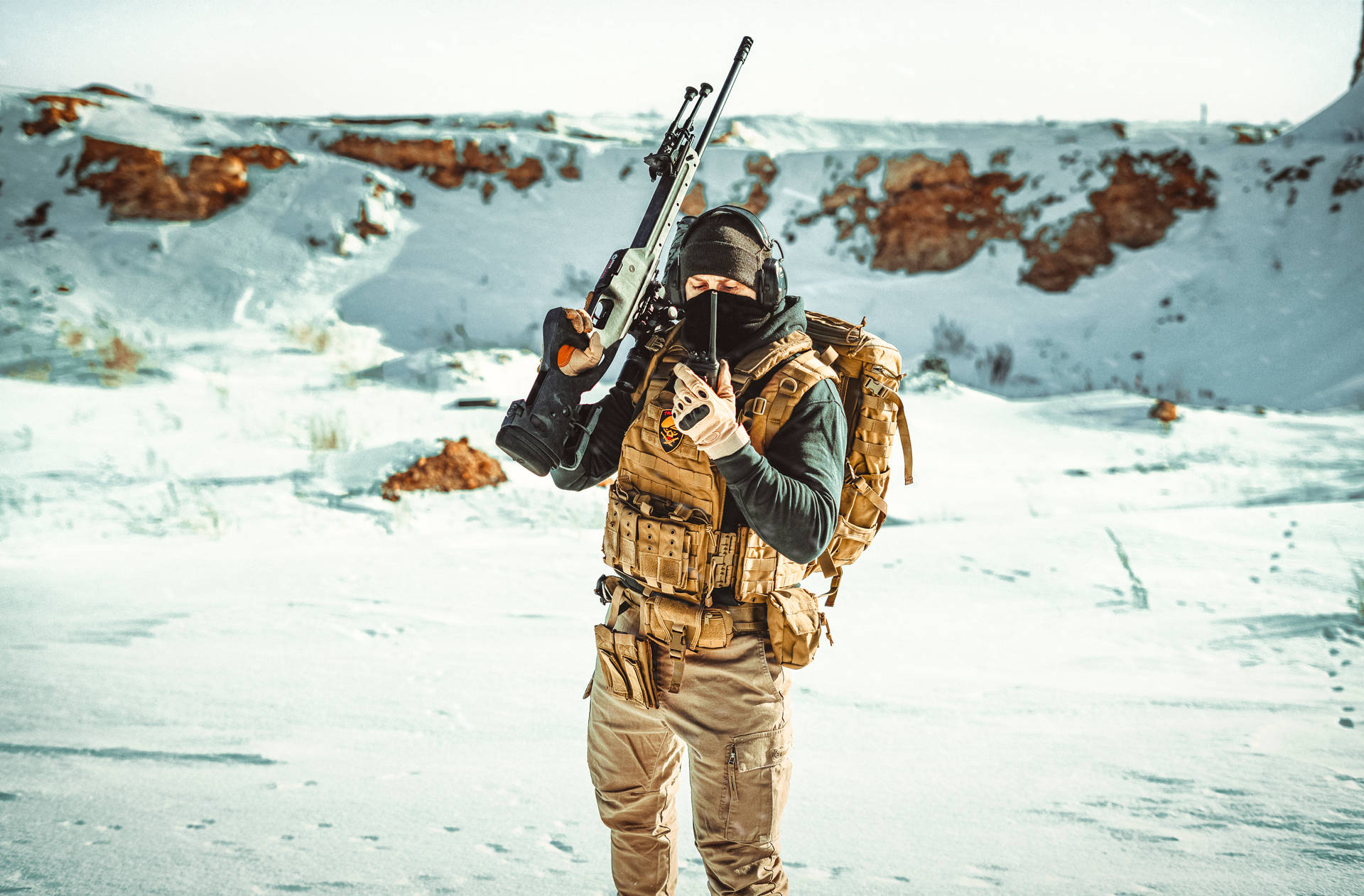 Soldato Kazakistan Sulla Neve Sfondo