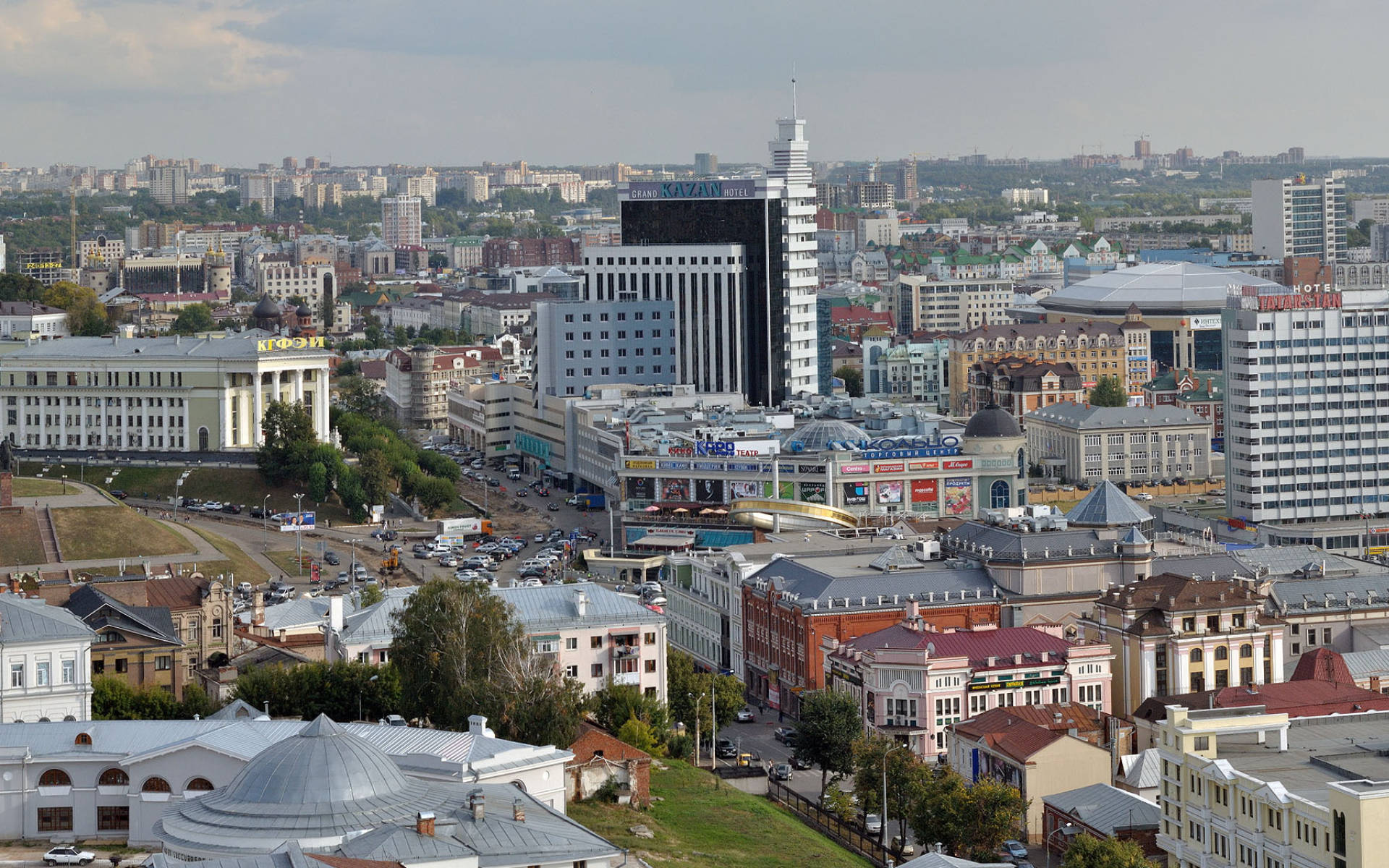 Edificiosde La Ciudad De Kazán Durante El Día. Fondo de pantalla