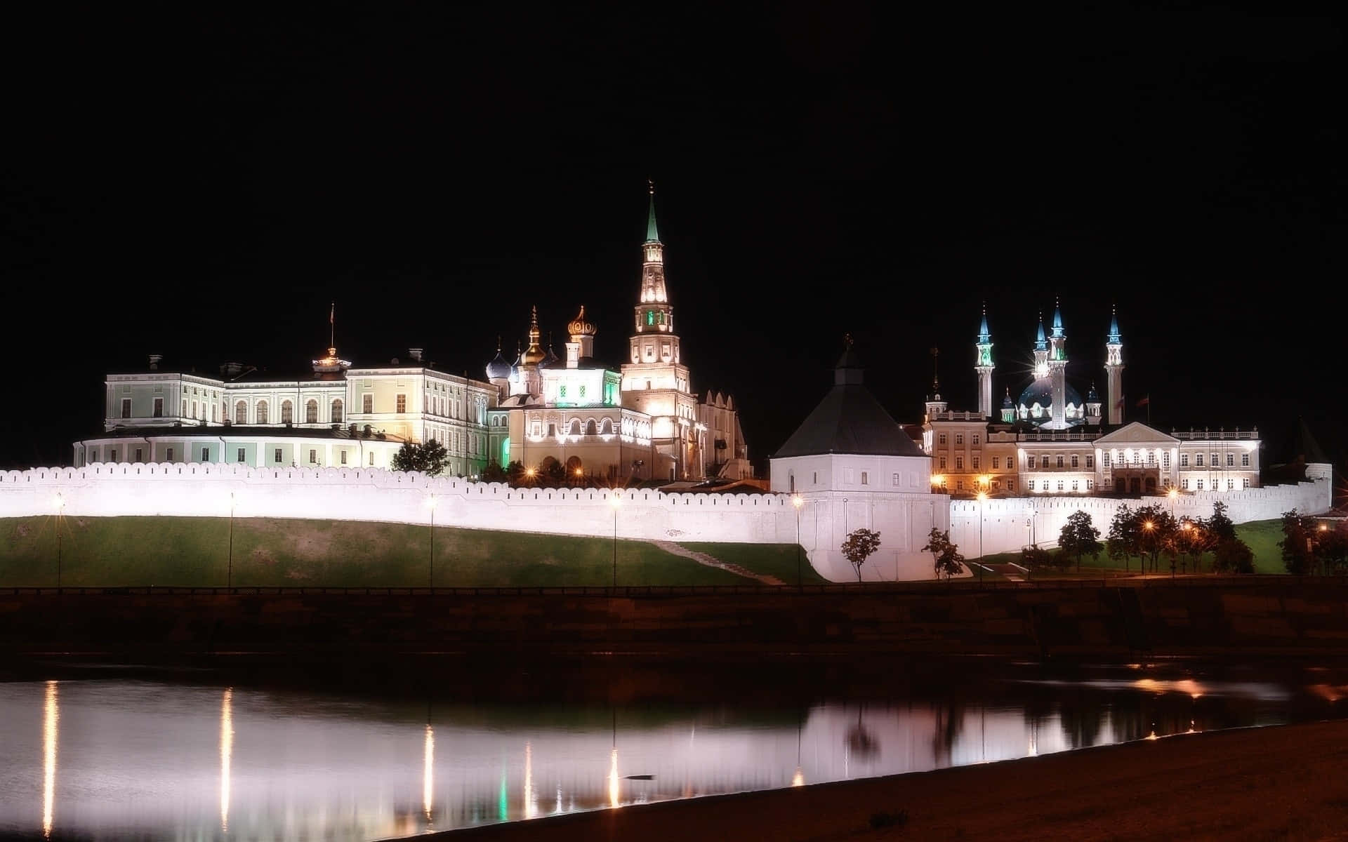 Majestic View of Kazan Kremlin at Sunset Wallpaper