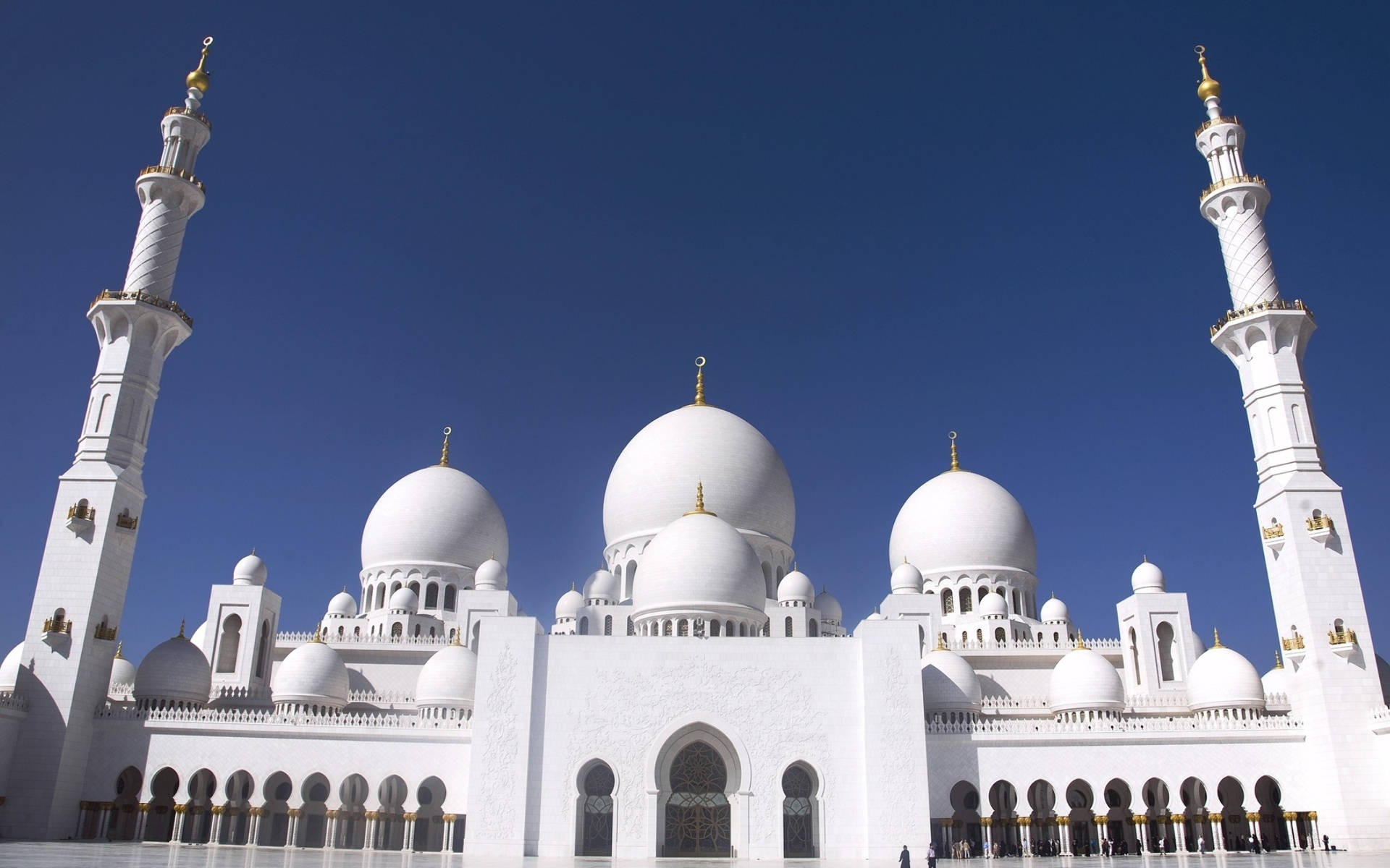 Stunning White Mosque of Kazan Under a Clear Sky Wallpaper