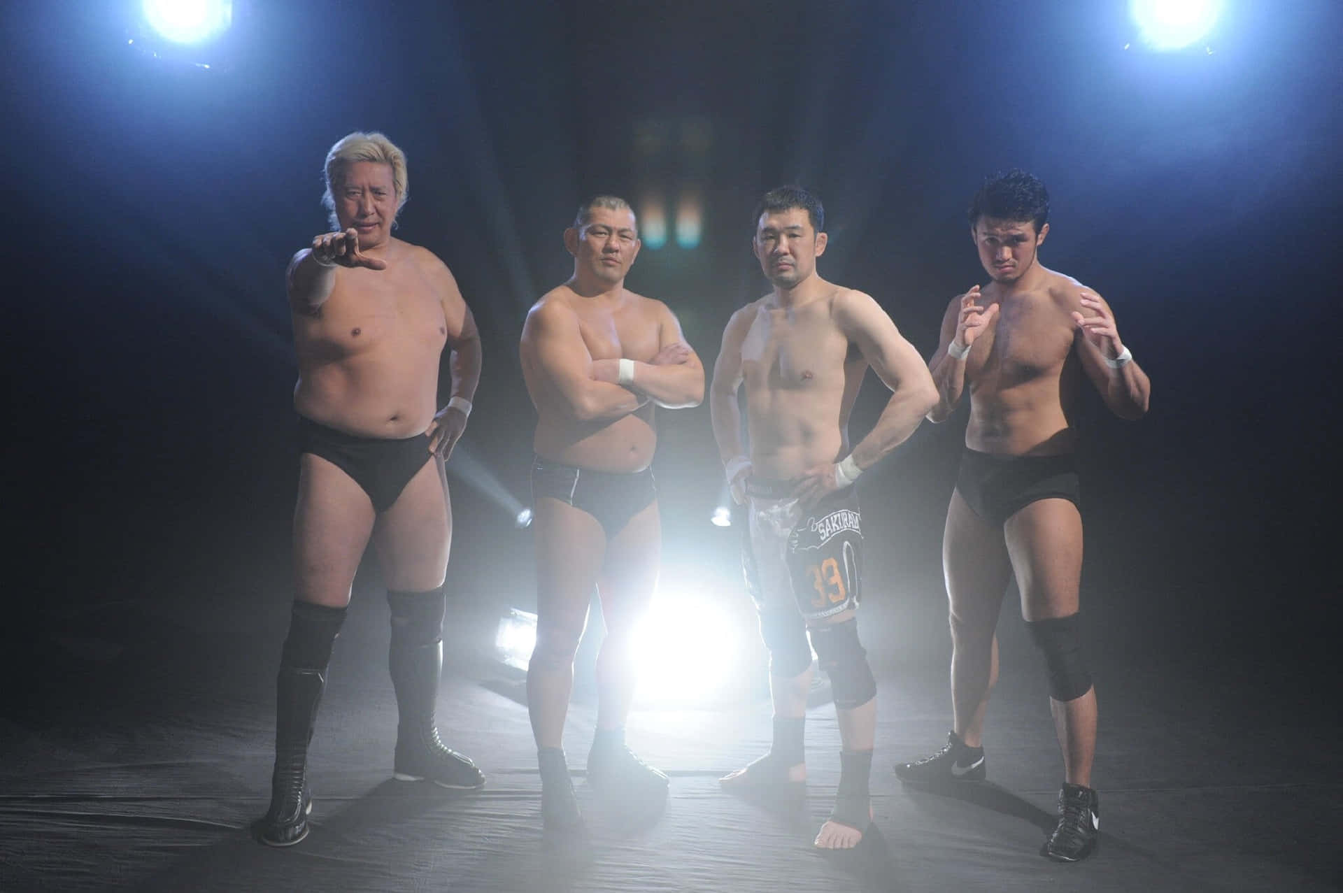 Kazushi Sakuraba With Other Japanese Pro Wrestlers Wallpaper