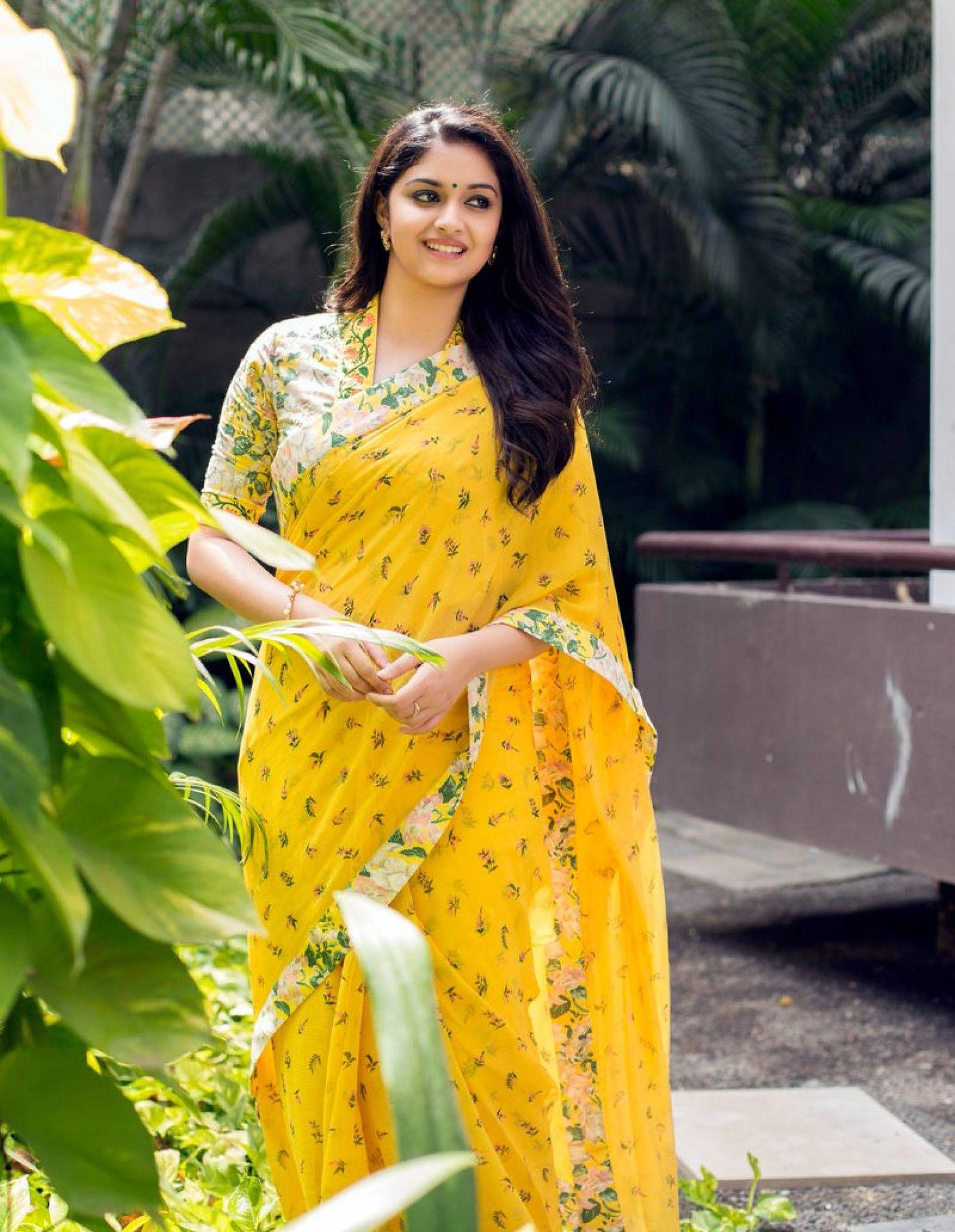 Keerthi Suresh In Sari By A Plant HD Wallpaper