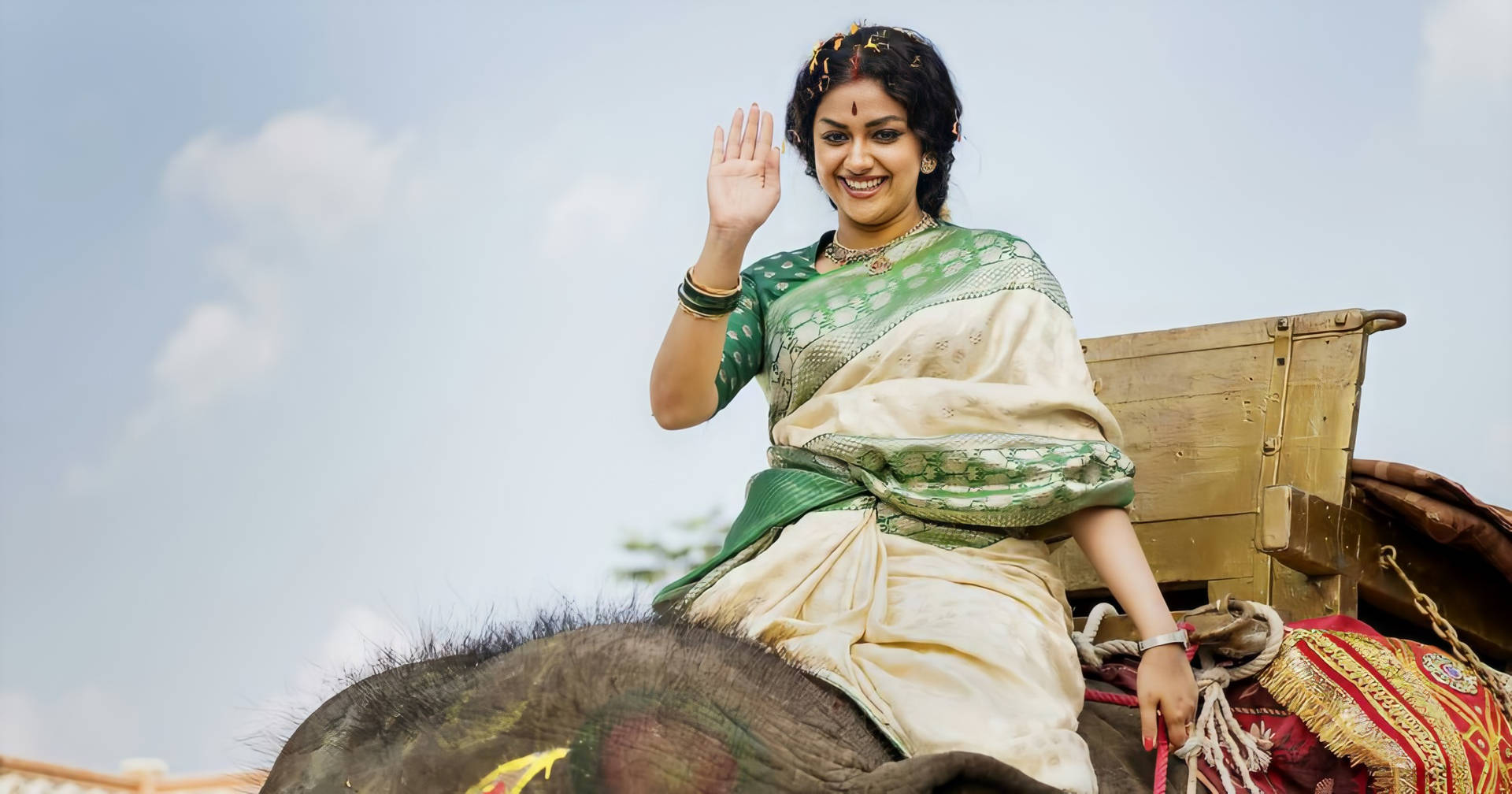 Keerthisuresh Trägt Einen Sari Auf Einem Elefanten. Wallpaper
