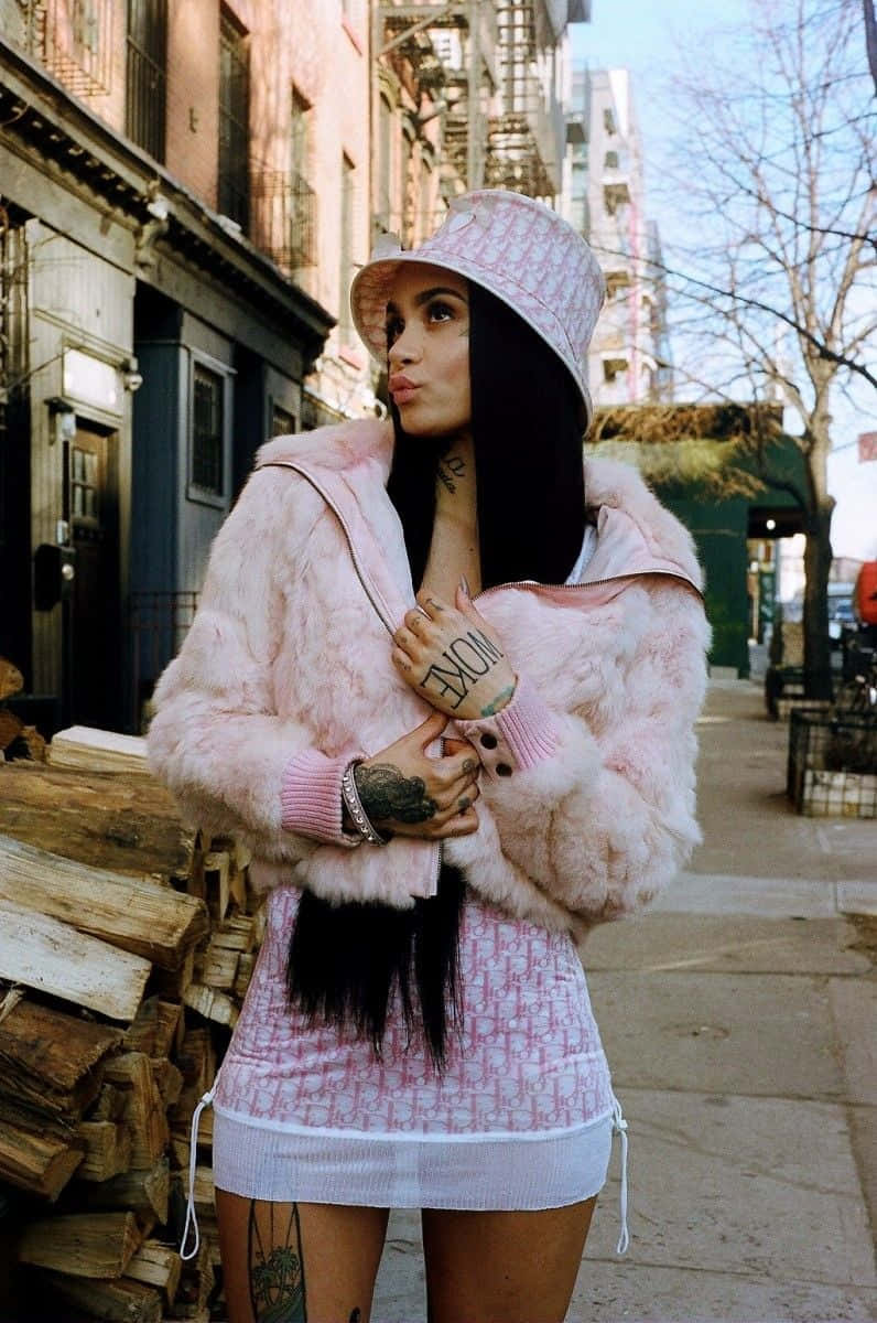 Kehlanii Rosa Kläder. (this Sentence Can Be Used As A Caption For A Wallpaper Featuring Kehlani In A Pink Outfit.) Wallpaper