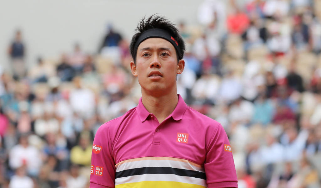 a tennis player in a pink shirt and yellow shirt Wallpaper