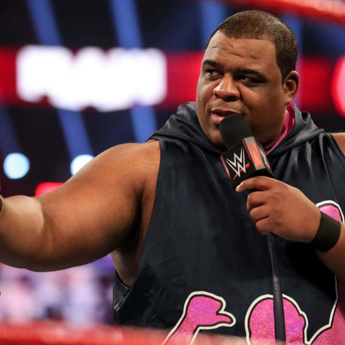 Keithlee Reagerar På En Wwe-fan (context Is Unclear As To How This Relates To Computer Or Mobile Wallpaper) Wallpaper