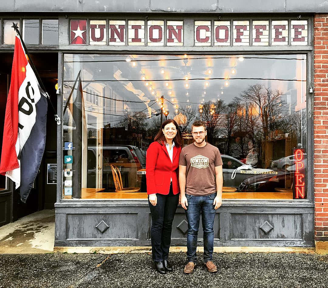 US Senator Kelly Ayotte Enjoys Coffee Outdoors Wallpaper