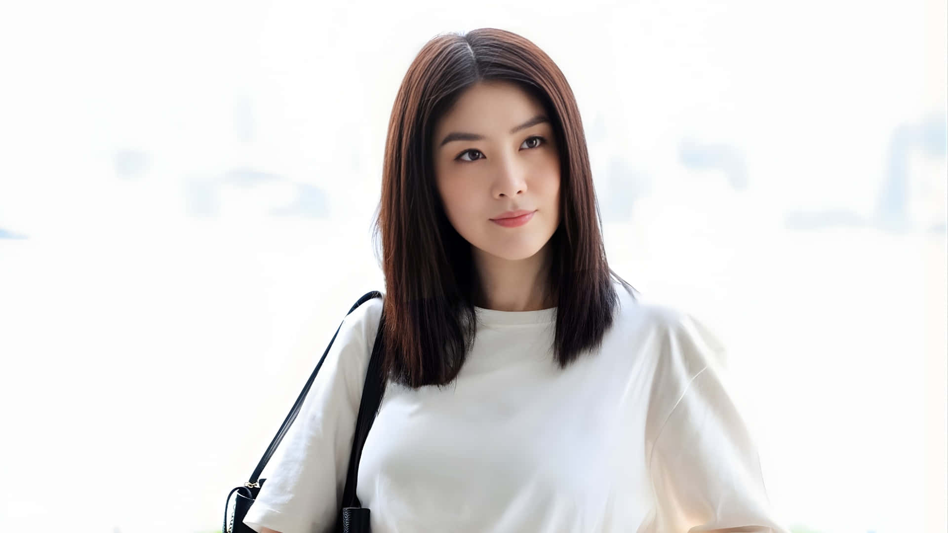 Kelly Chen Elegant Casual Look Wallpaper