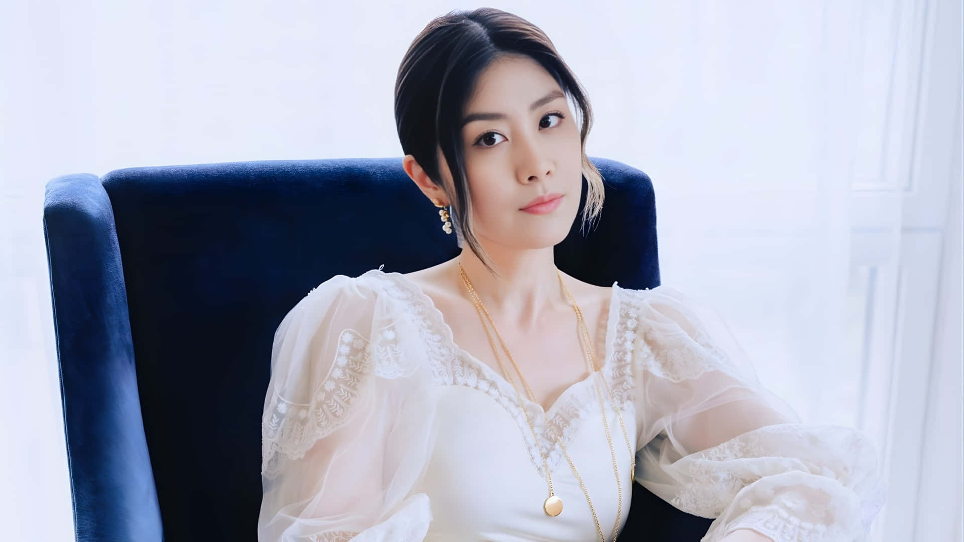Kelly Chen Elegant Portrait Wallpaper
