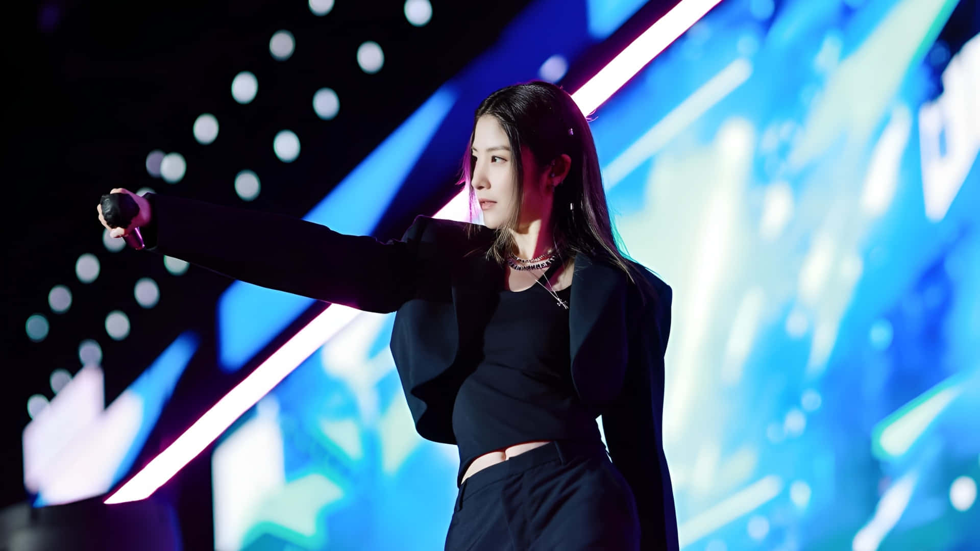 Kelly Chen Live Performance Wallpaper