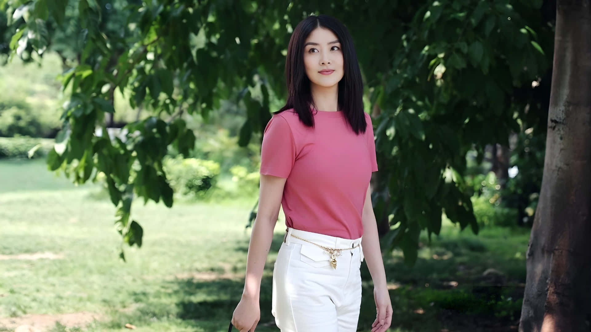 Kelly Chen Outdoor Casual Style Wallpaper