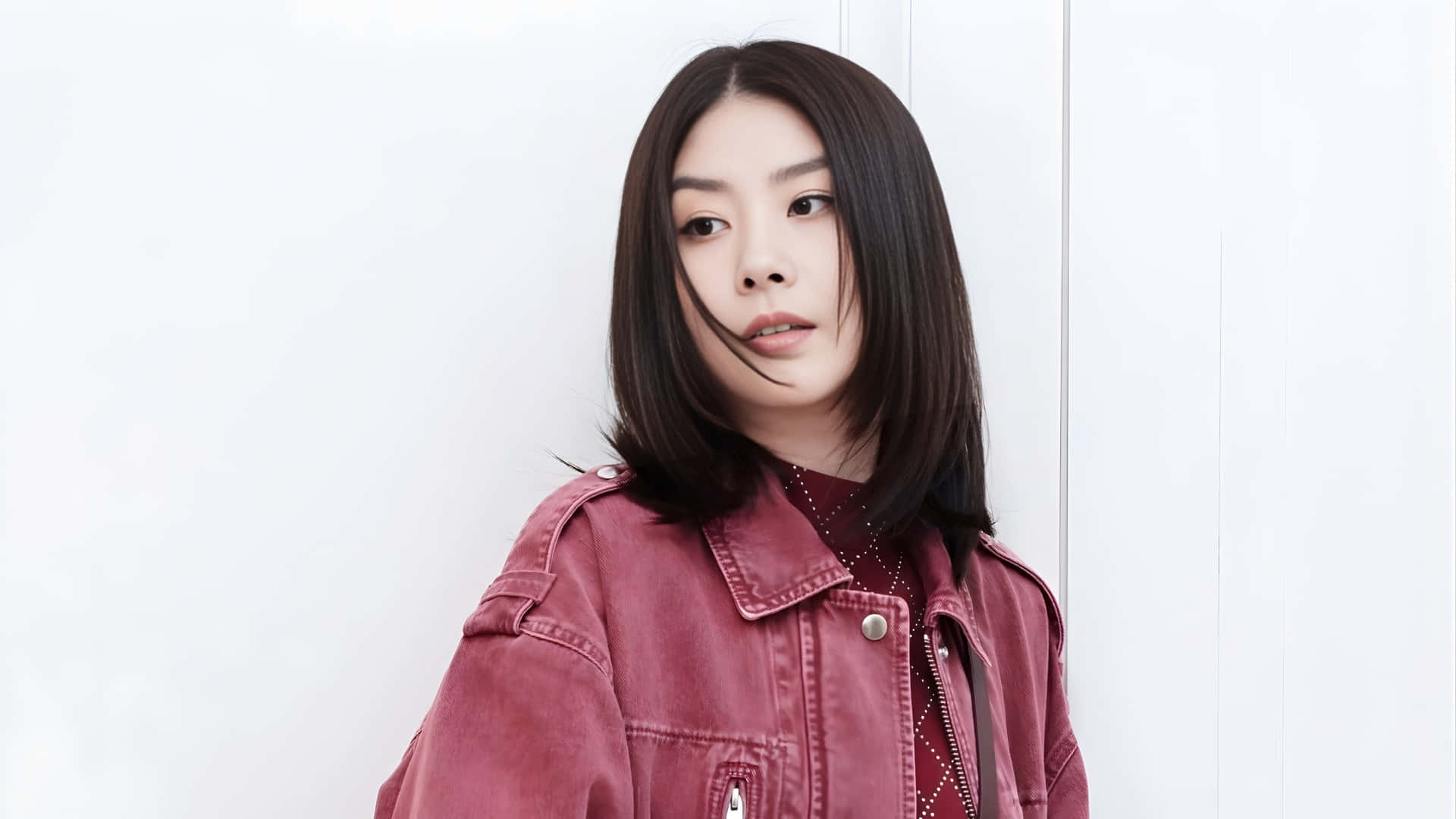 Kelly Chen Stylish Casual Look Wallpaper