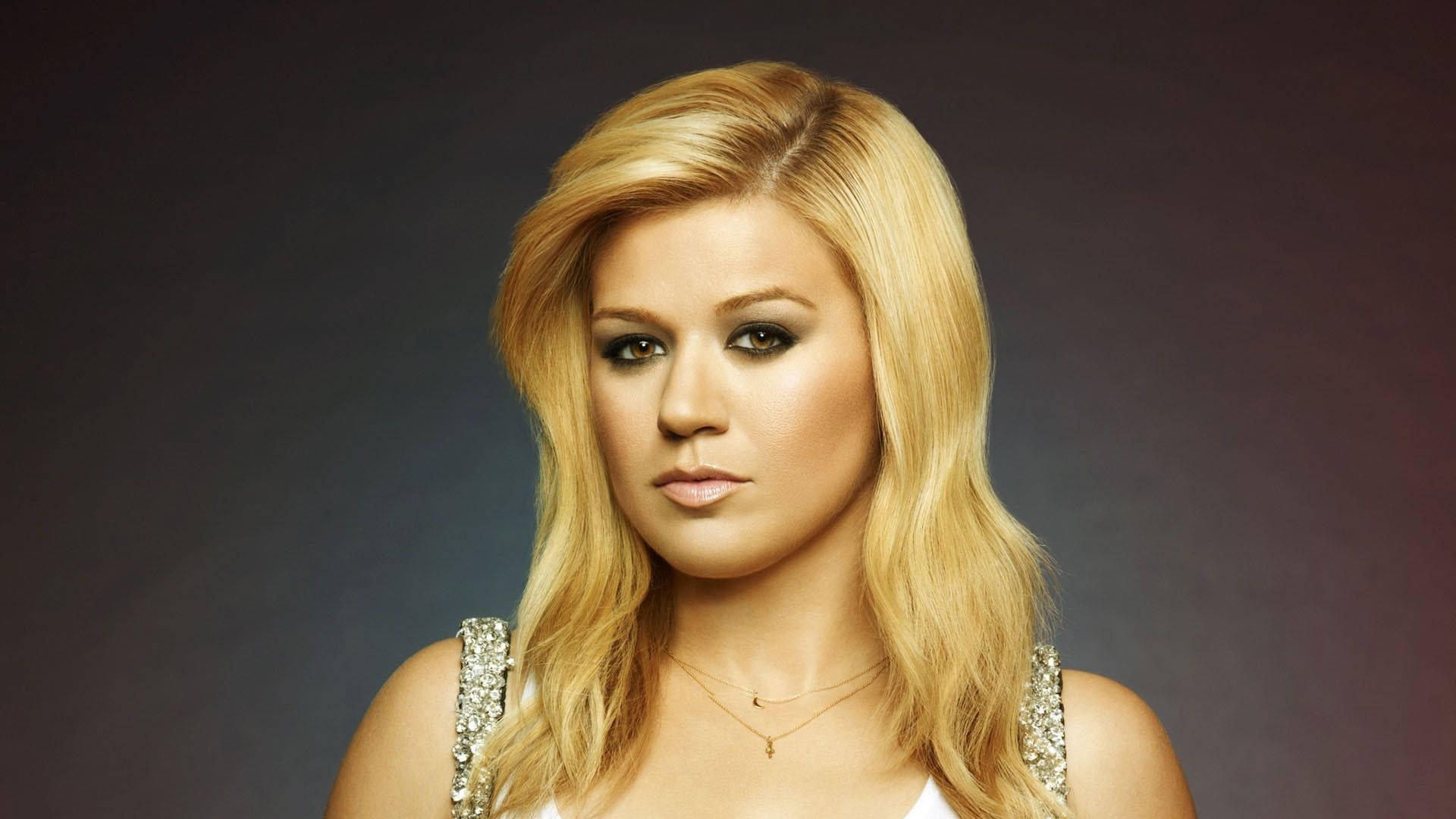 Kelly Clarkson Bold Look Background