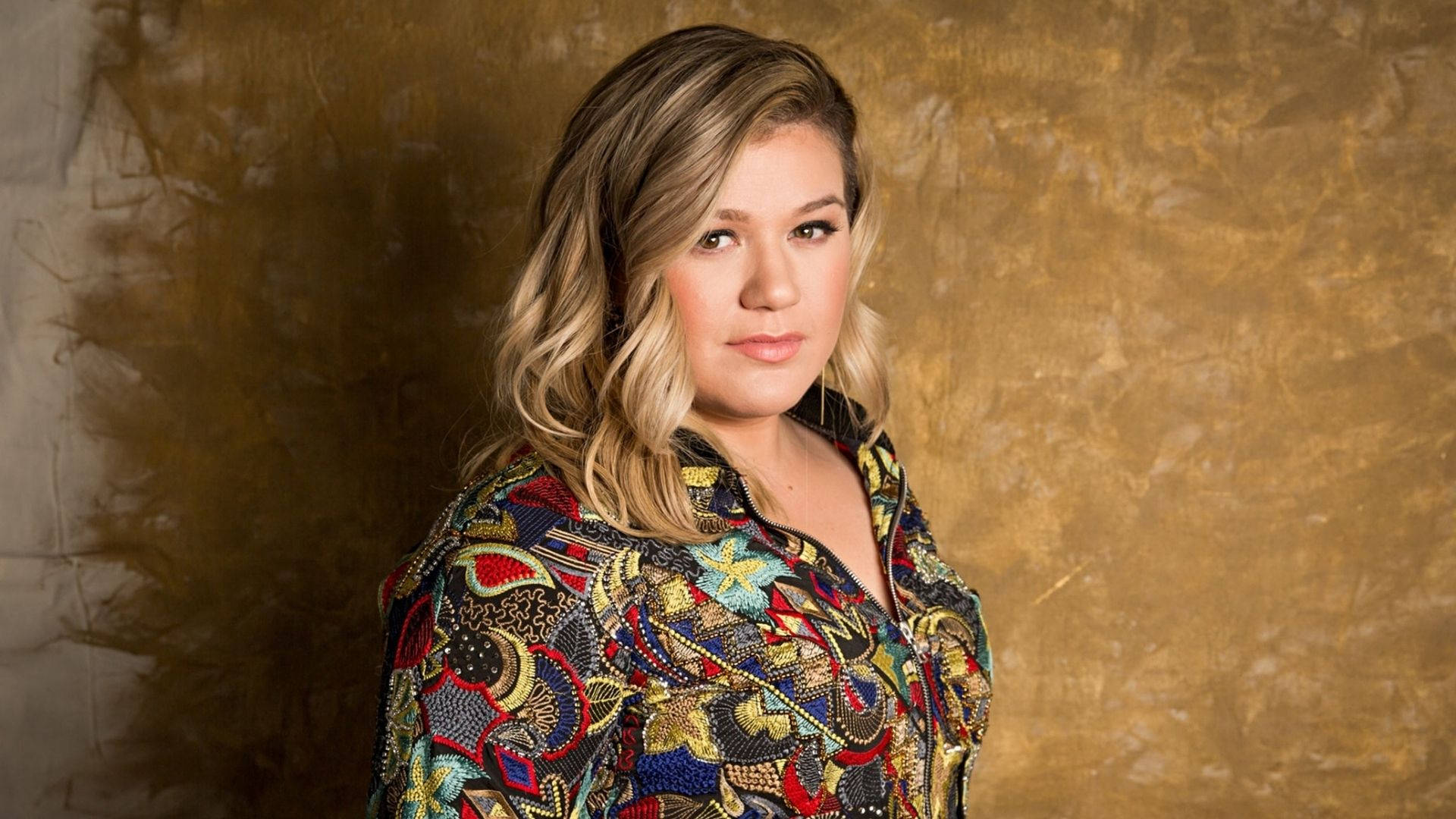 Kelly Clarkson In Colorful Dress Background