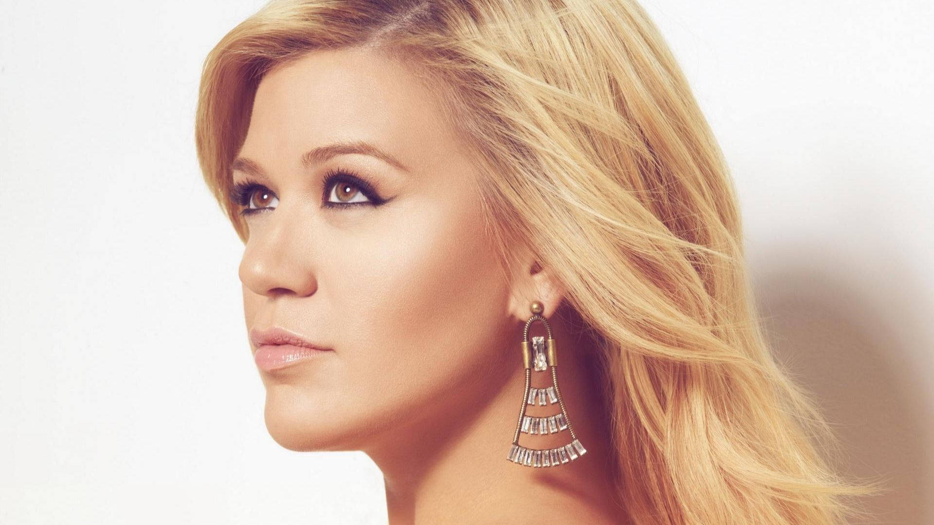 Kelly Clarkson Looking Up Background