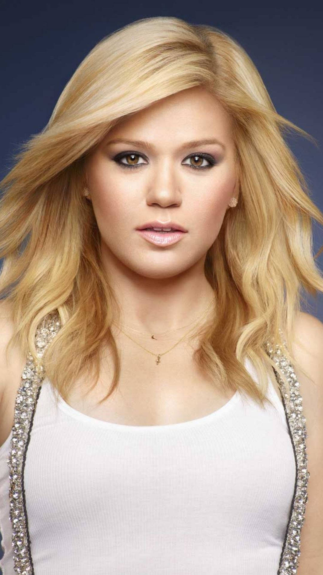 Kelly Clarkson Pretty Hair Background